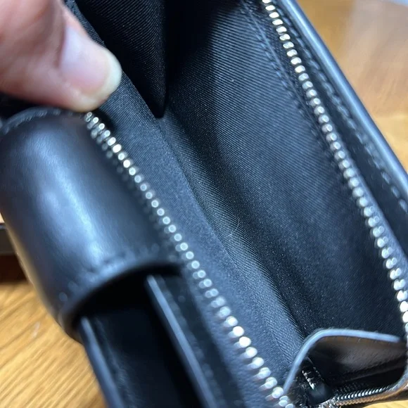 *LIKE NEW* COACH Signature Medium Corner Zip Wallet - Picture 12 of 15